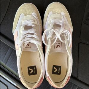Veja Women's Cream and Pink Sneakers